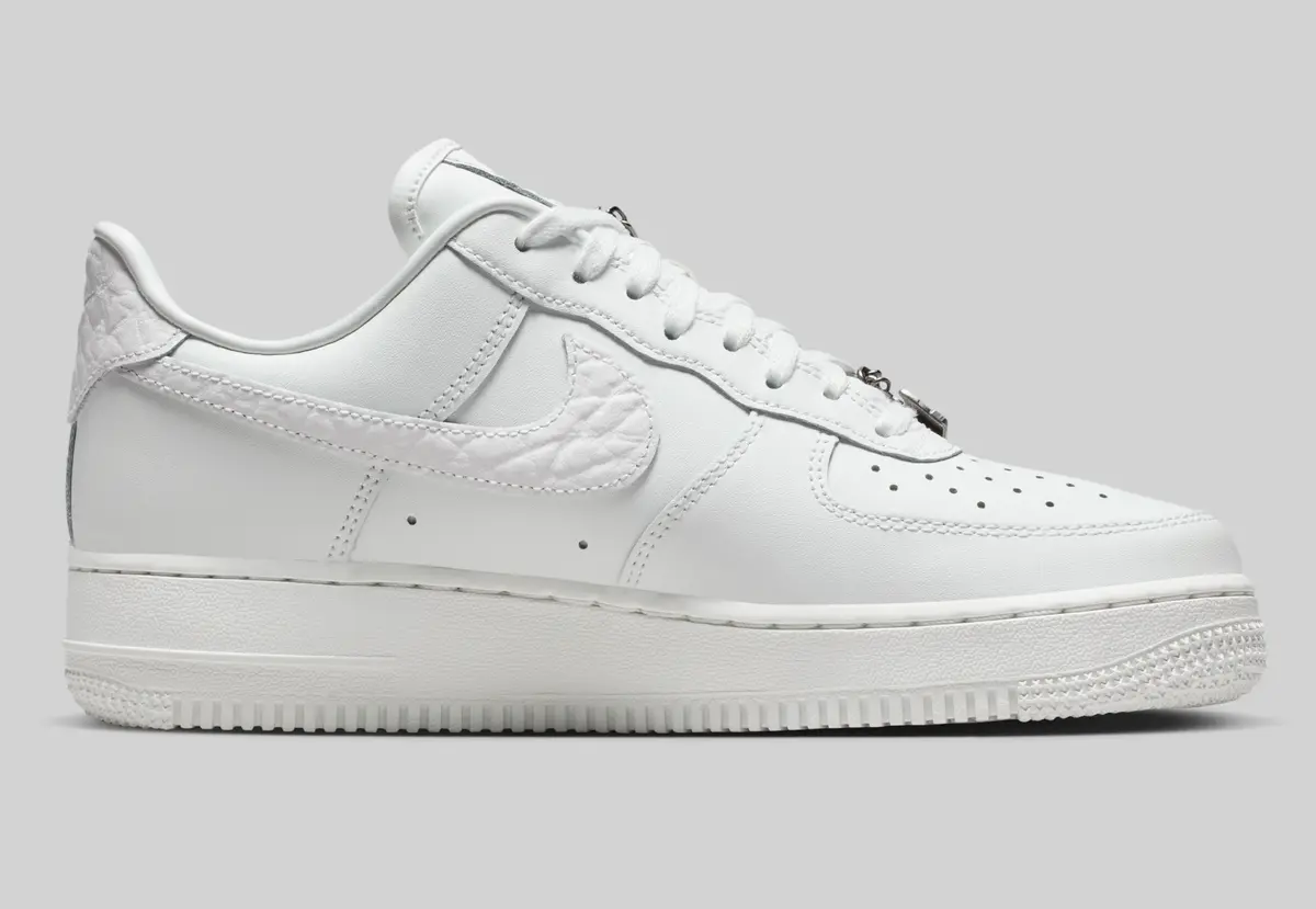 ⭐️大人気⭐️Nike Air Force 1 ホワイト 27㎝ 9/29発売 NIKE AIR FORCE 1 '07 / ナイキ エア フォース 1 '07