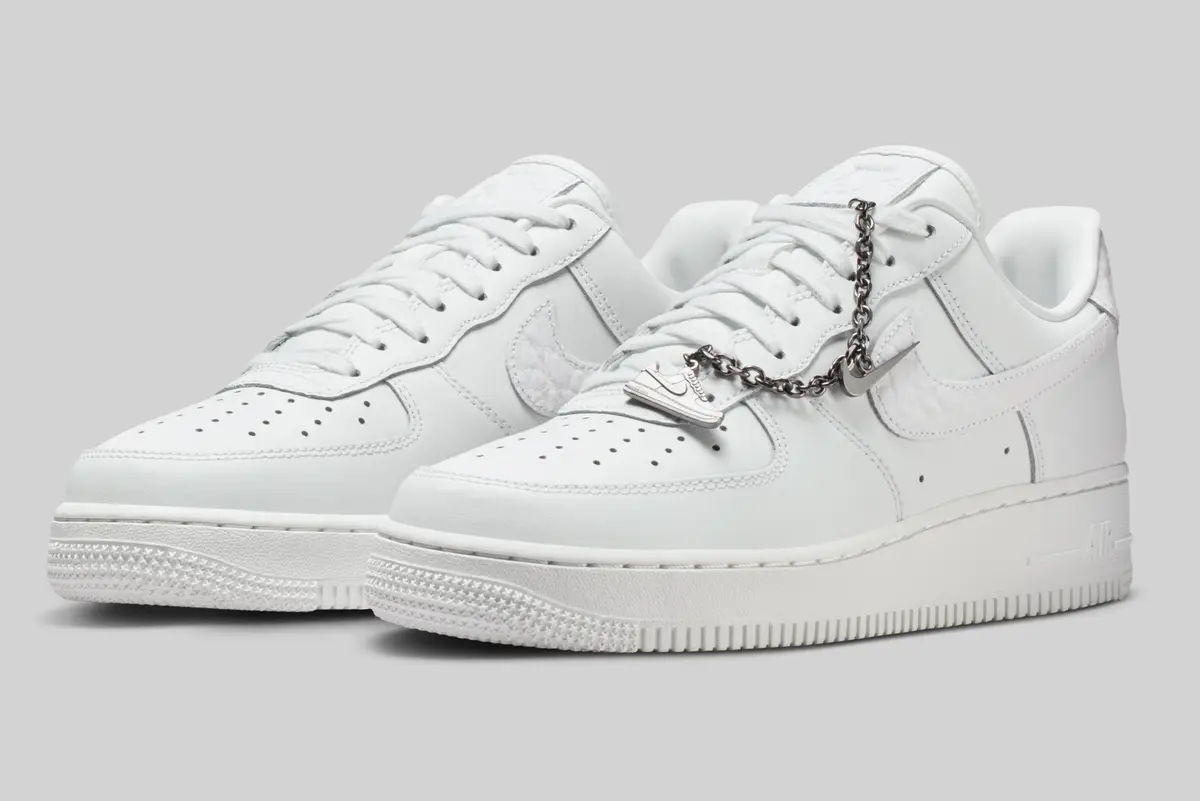 Nike Air Force 1 ホワイト/シルバー 22.5 Amazon | [ナイキ] エアフォース 1 レディース AIR FORCE 1 GS