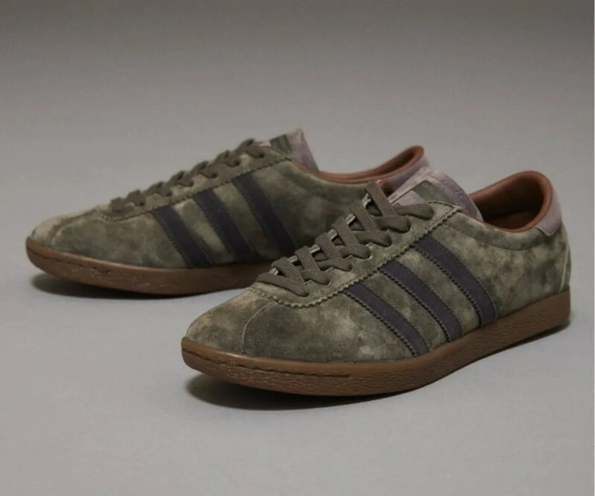 アディダスオリジナルス Exclusive TOBACCO タバコ HQ9177 アディダスオリジナルス Exclusive TOBACCO タバコ HQ9177 - メルカリ