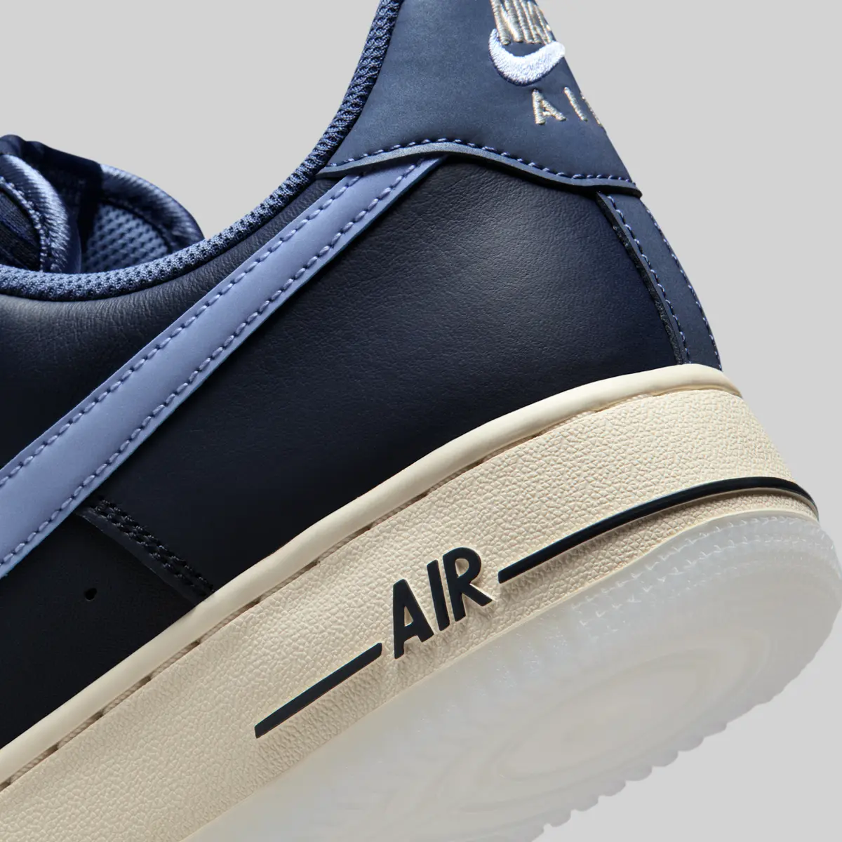 NIKE AIR FORCE 1 '07 / ナイキ エア フォース 1 '07