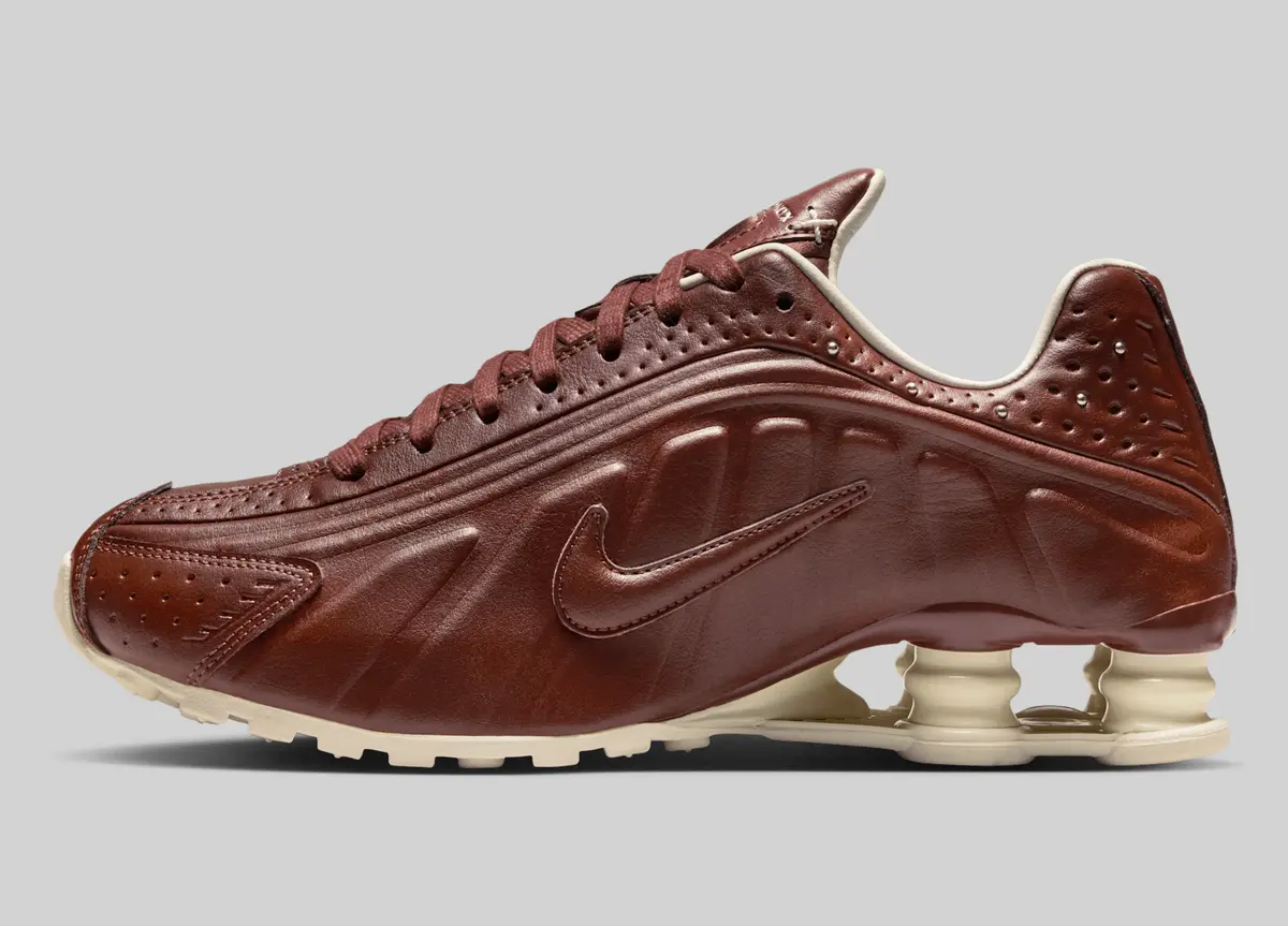 Nike Shox ダークブラウン スニーカー 激レア ブラウン（茶色）系 Nike