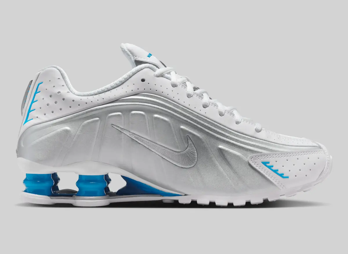 ナイキ ショックス R4 ホワイト/ブルーラグーン26.0 ナイキ ショックス R4 ホワイト/ブルーラグーン26.0 - メルカリ