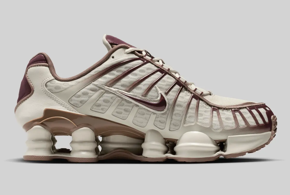 Nikeショックス ナイキ「ショックス Z」ウィメンズニーカー、高さ控えめ“円柱状