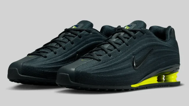 NIKE SHOX R4/ナイキ ショックス R4 Black Bright Crimson