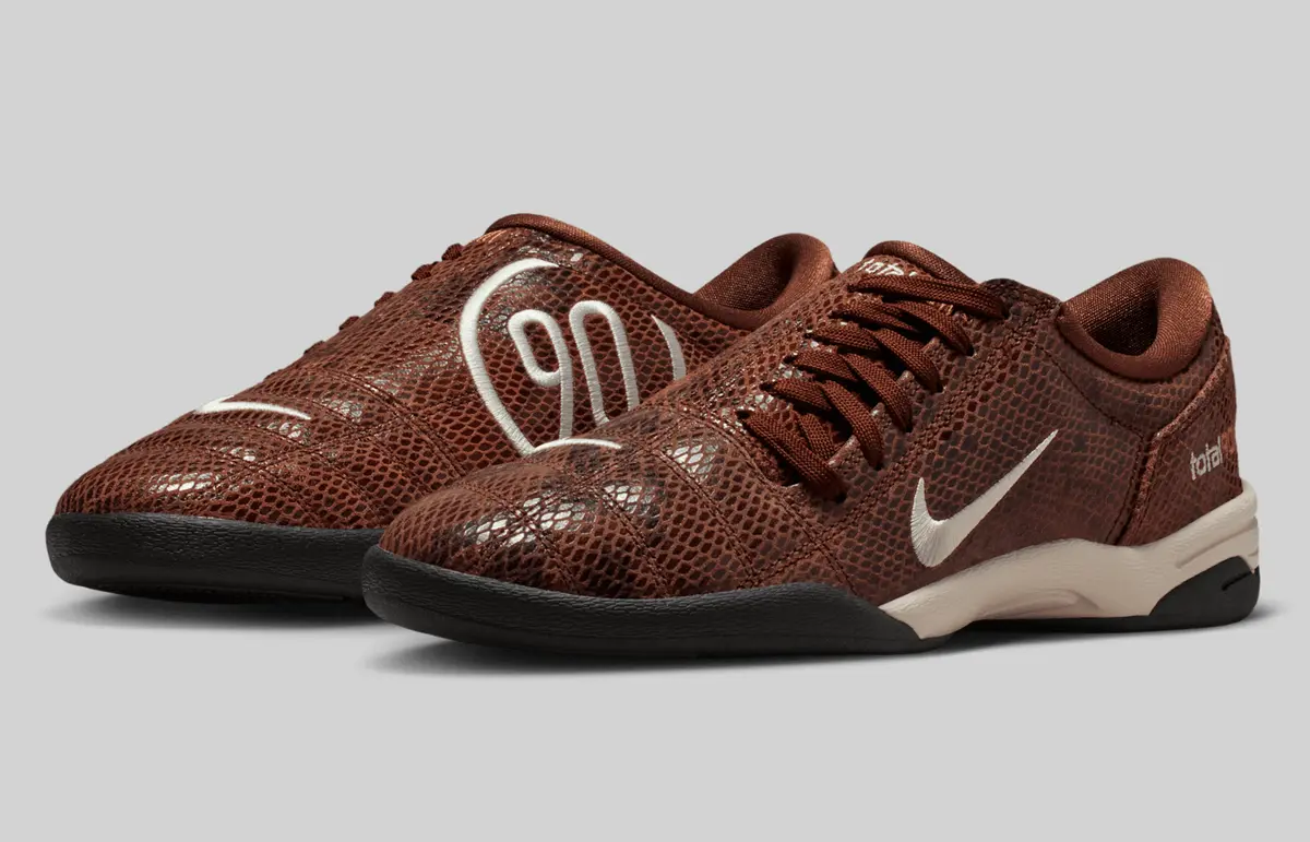 希少　NIKE TOTAL90 フットサルシューズ　ブラウン　ナイキ　スニーカー ナイキ トータル 90 ウィメンズシューズ / Nike Total 90