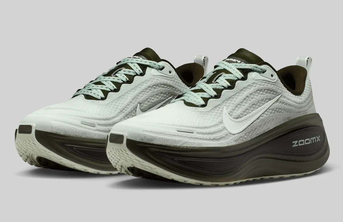 10/1発売 NIKE VOMERO PLUS SE / ナイキ ボメロ プラス SE Barely