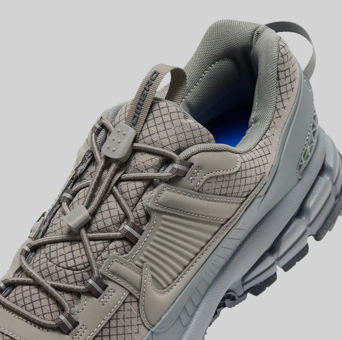 ナイキ　ズーム　ボメロローム　28㎝　新品未使用品 NIKE ZOOM VOMERO ROAM / ナイキ ズーム ボメロ ローム Metallic