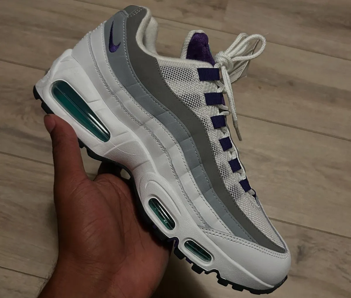 即決✨️Nike Air Max 95 グレー/パープル スニーカー24.5 即決✨️Nike Air Max 95 グレー/パープル スニーカー24.5