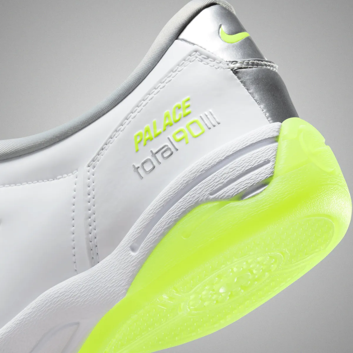 黒XL PALACE NIKE TOTAL P90 CREW ナイキ スウェット NIKE AS M NK DF