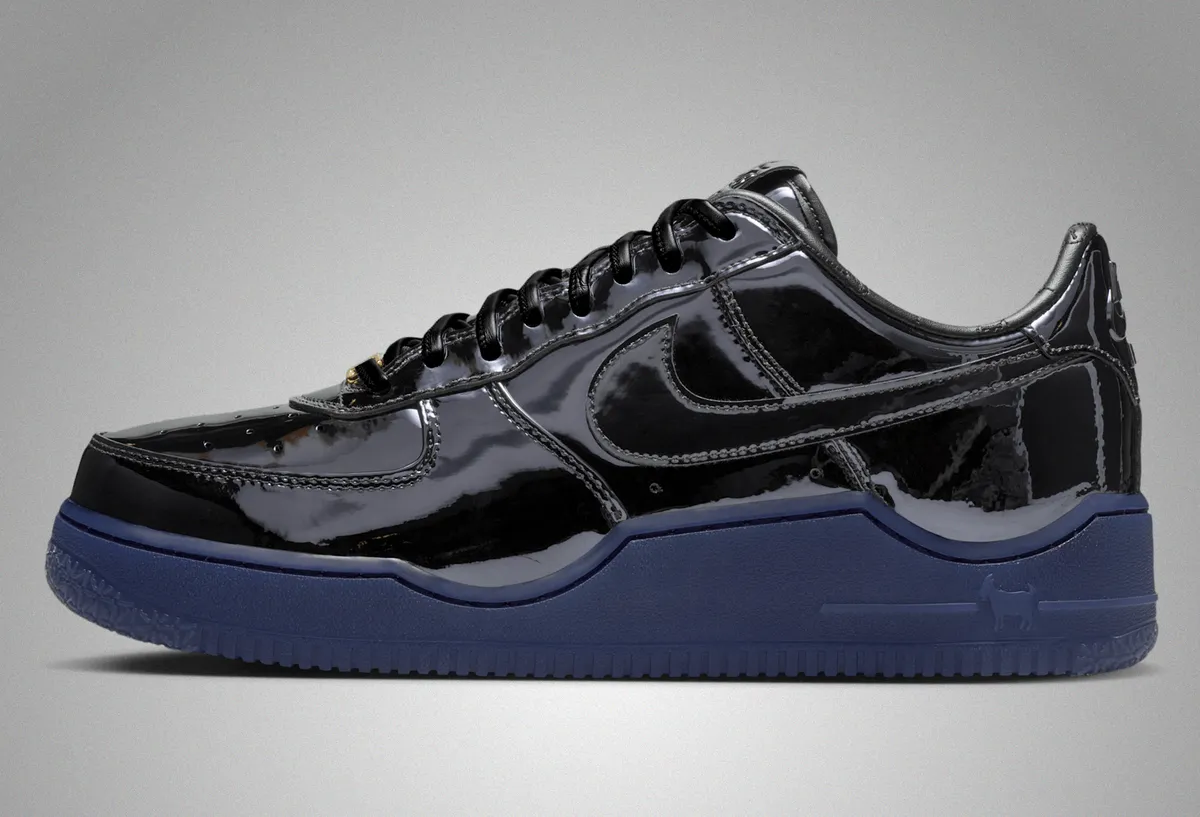 NIKE AIR FORCE 1 LEBRON JAMES NYC / ナイキ エア フォース 1 レブロン・ジェームズ NYC Black  Metallic Gold IO6129-001 | スニーカーラボ LebronJames×NikeAir Force 1Low fireさん専用！