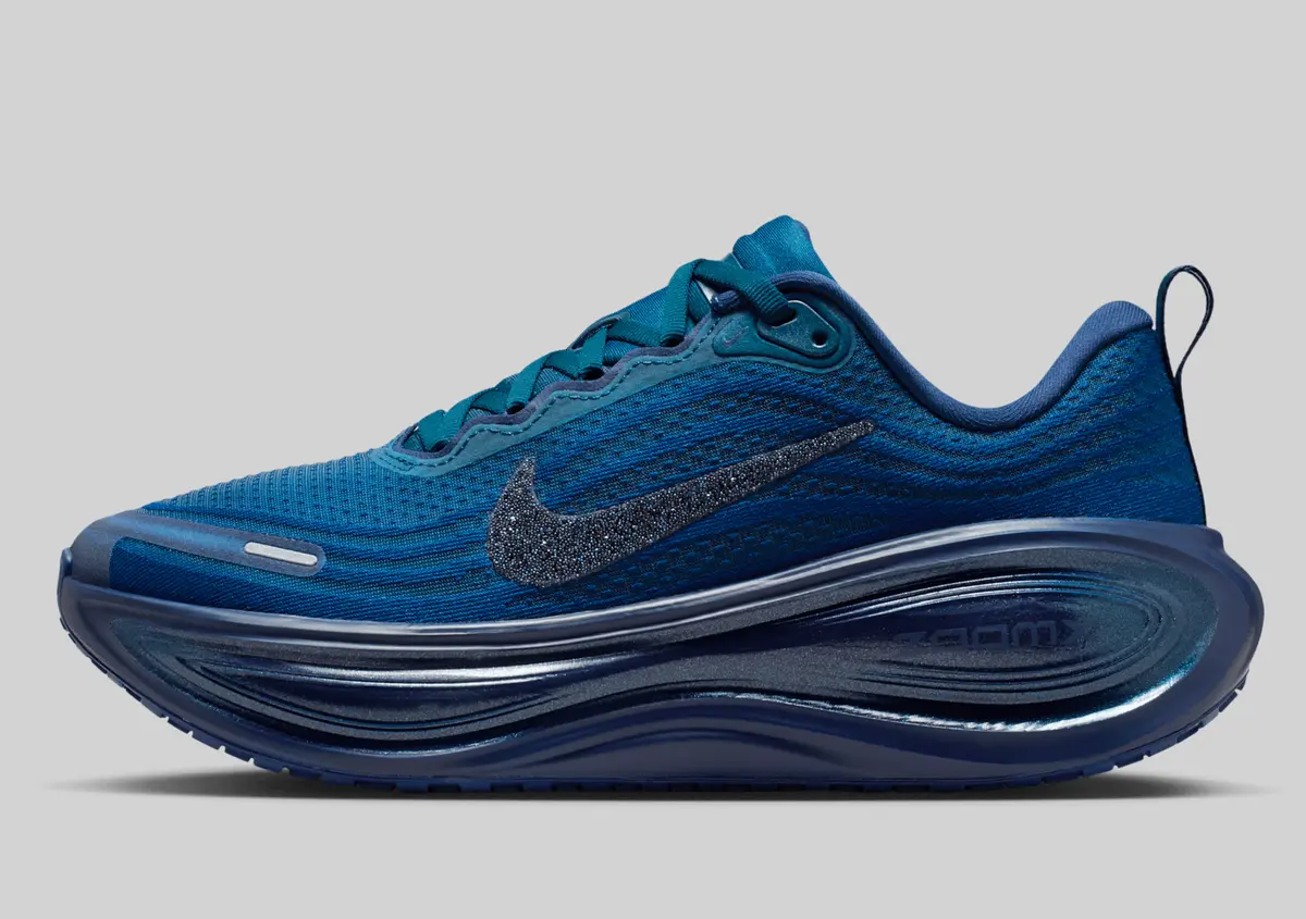12/1発売 NIKE VOMERO PLUS / ナイキ ボメロ プラス Swarovski Blue