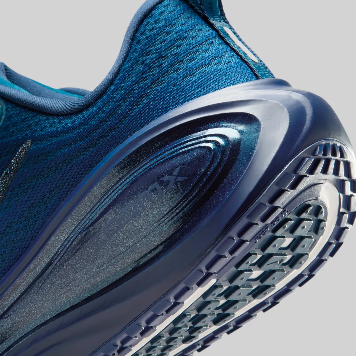 12/1発売 NIKE VOMERO PLUS / ナイキ ボメロ プラス Swarovski Blue