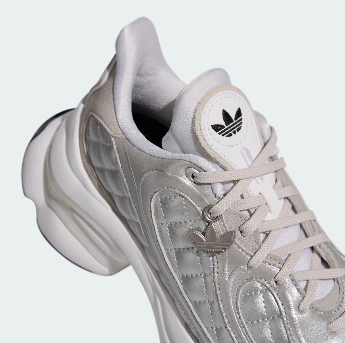アディダスオリジナルス ウィメンズ オズヴェヌズ \"シルバーメタリック アディダス オズヴィーナス / OZVENUZ - シルバー | アディダス ジャパン