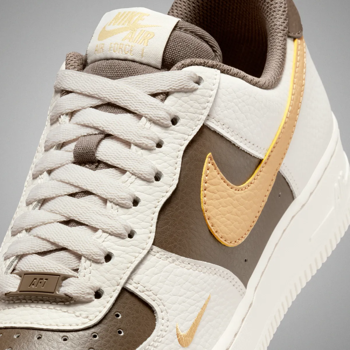 12/8発売 NIKE AIR FORCE 1 '07 LV8 / ナイキ エア フォース 1 '07 LV8