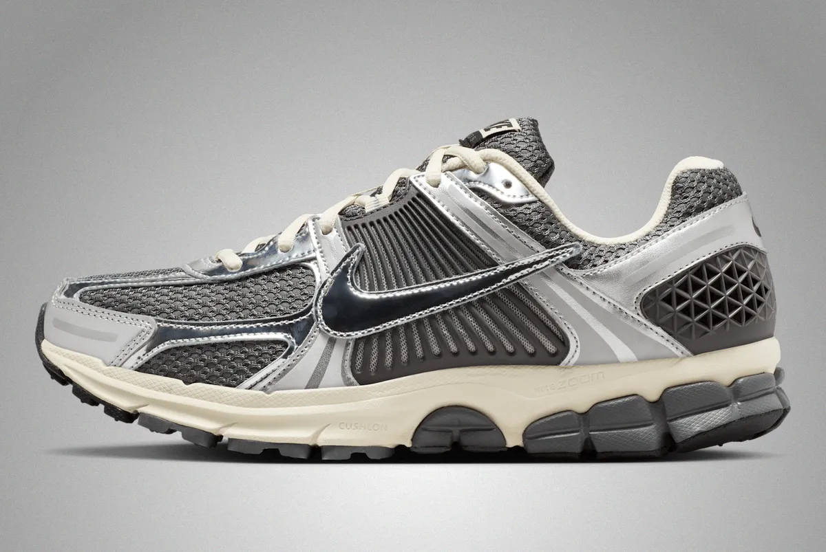 NIKE ZOOM VOMERO 5 / ナイキ ズーム ボメロ 5 Iron Grey Metallic