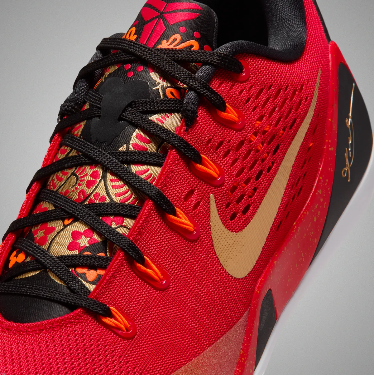 11/22発売 NIKE KOBE 9 LOW EM / ナイキ コービー 9 LOW EM University