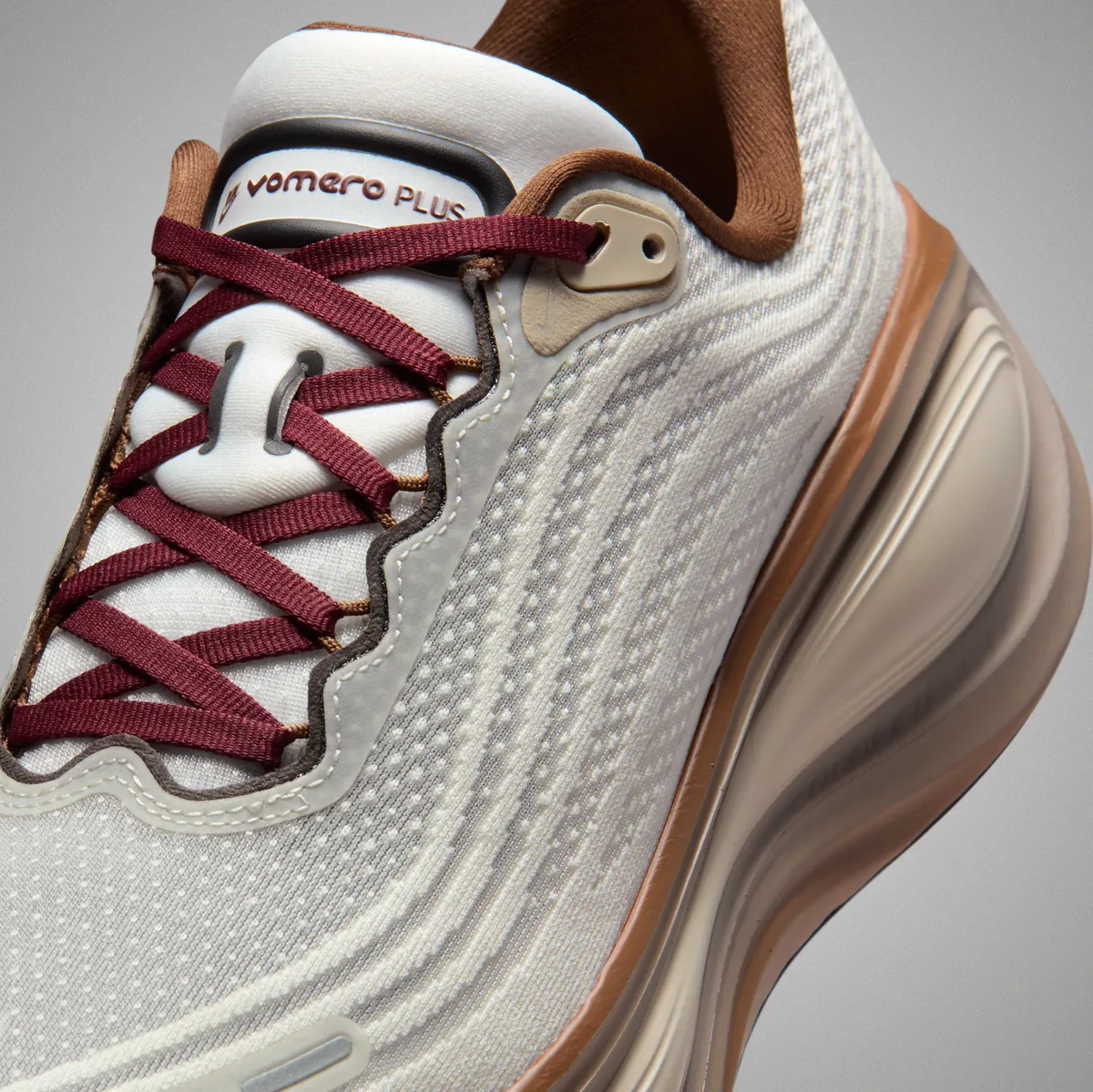 11/21発売 NIKE VOMERO PLUS / ナイキ ボメロ プラス Sail and Baroque