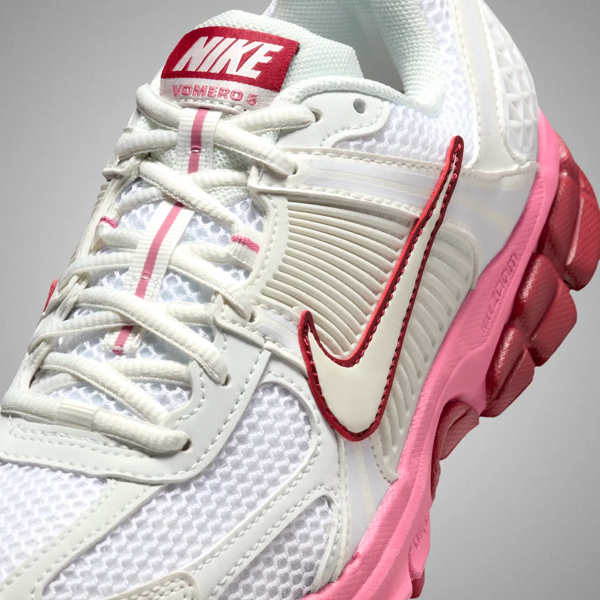 NIKE ZOOM VOMERO 5 / ナイキ ズーム ボメロ 5 Summit White Peony Red