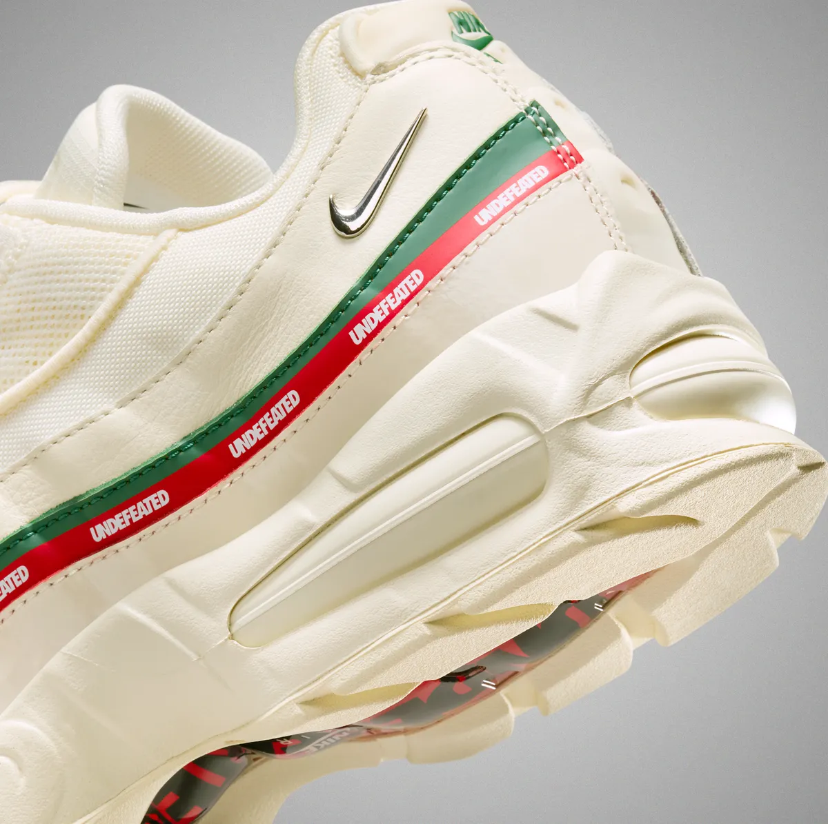 12/7・10発売 UNDEFEATED x NIKE AIR MAX 95 SP / アンディフィー