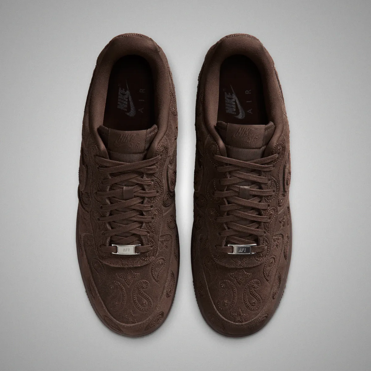 販売中 NIKE AIR FORCE 1 '07 LV8 / ナイキ エア フォース 1 '07 LV8