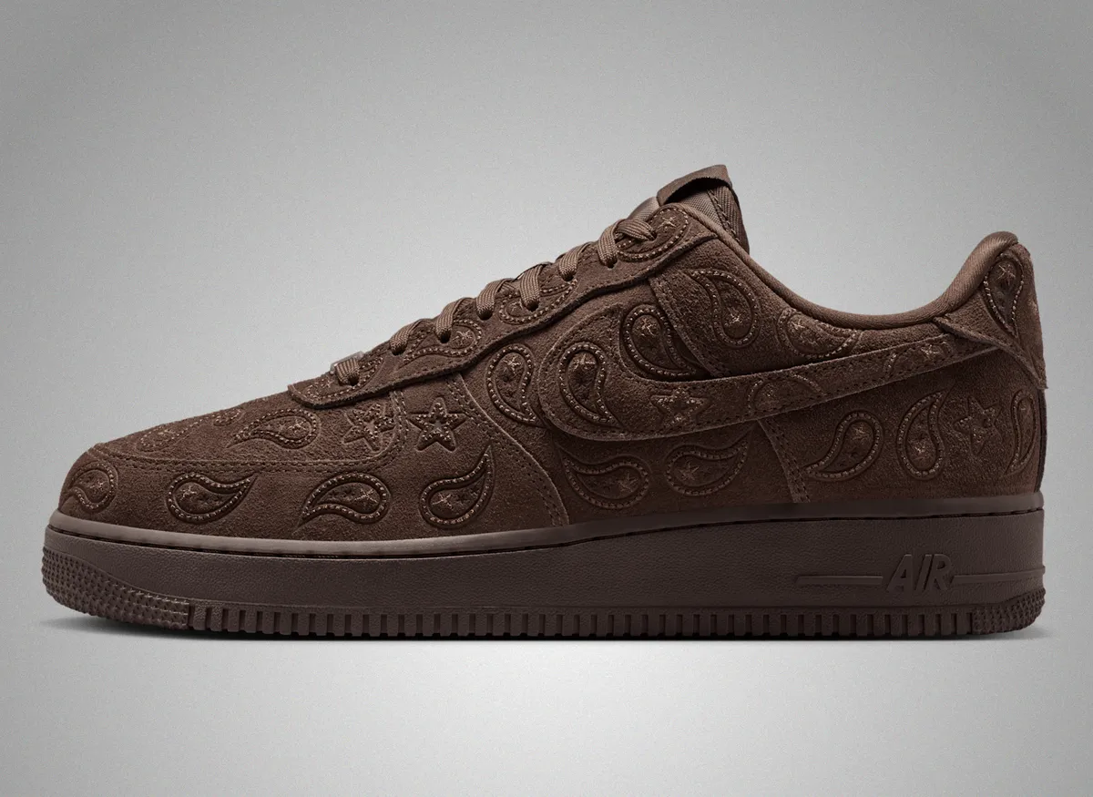 販売中 NIKE AIR FORCE 1 '07 LV8 / ナイキ エア フォース 1 '07 LV8