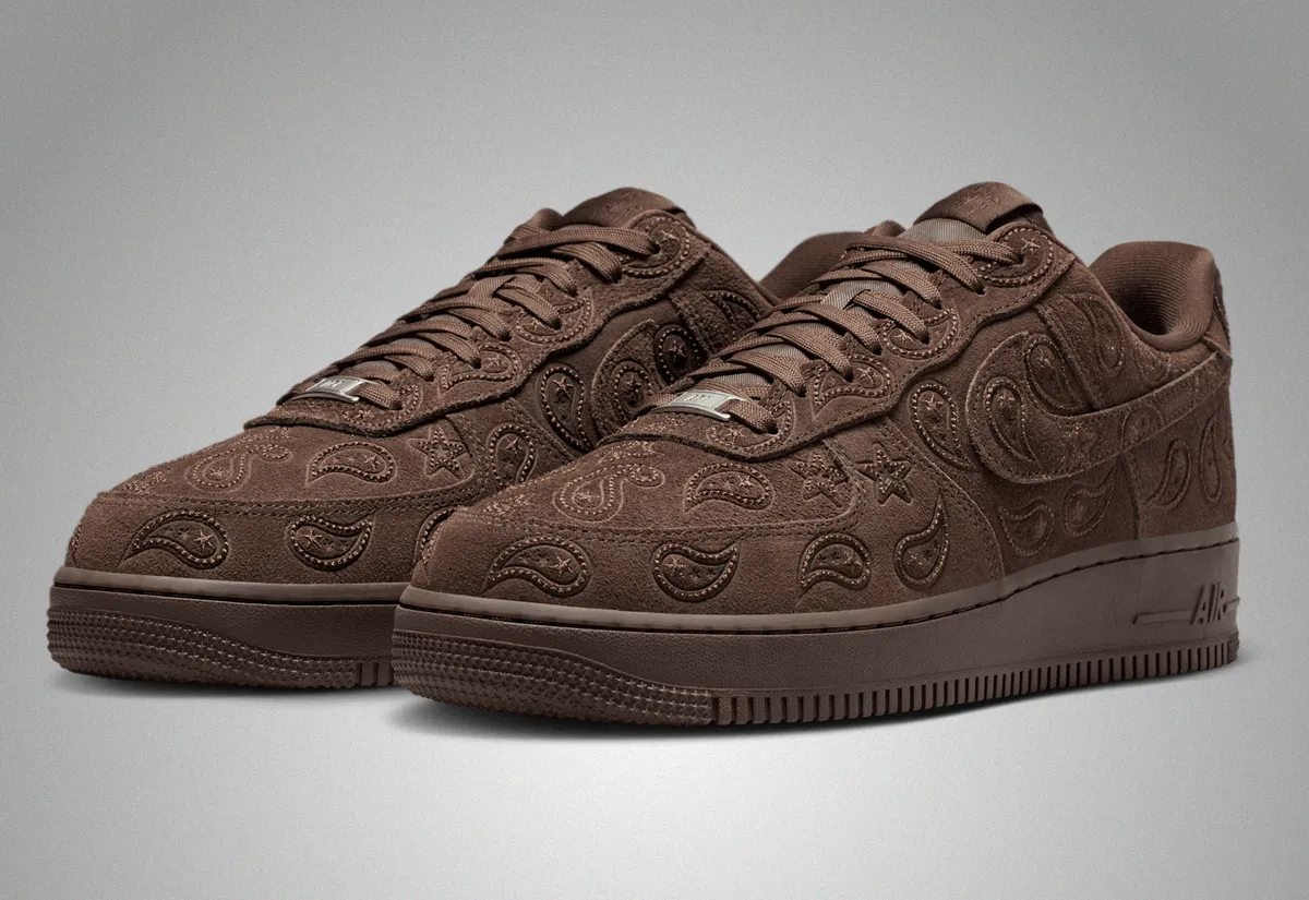 販売中 NIKE AIR FORCE 1 '07 LV8 / ナイキ エア フォース 1 '07 LV8