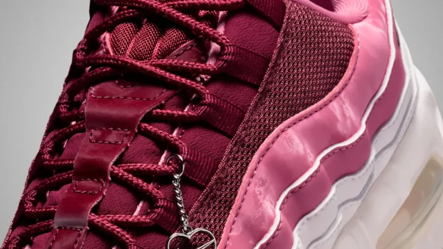 Nike Women's Air Max 95 ピンク　ナイキ Amazon.com | NIKE Air Max 95, Women's Trainers, Pink Oxford, 6