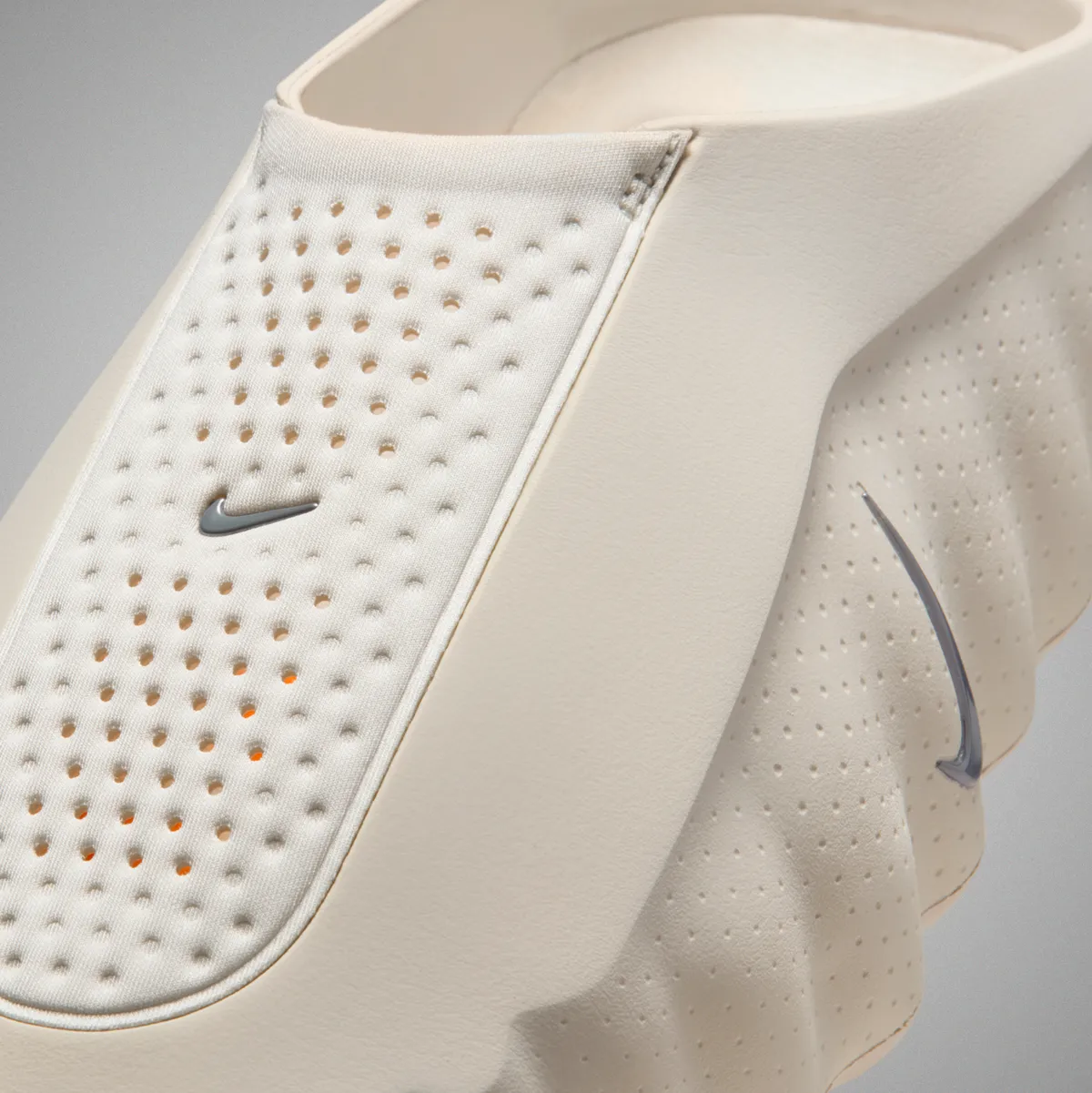 NIKE MIND 001 / ナイキ マインド 001 Light Bone Hyper Crimson Buff