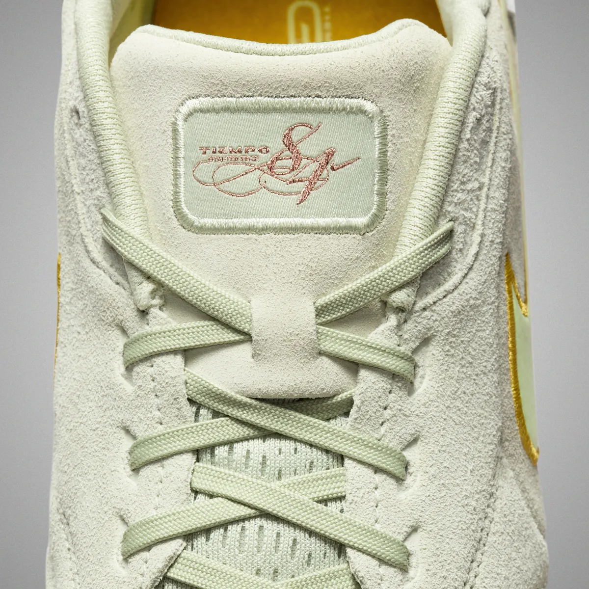 1/22発売 NIKE TIEMPO STREETGATO LE / ナイキ ティエンポ ストリート