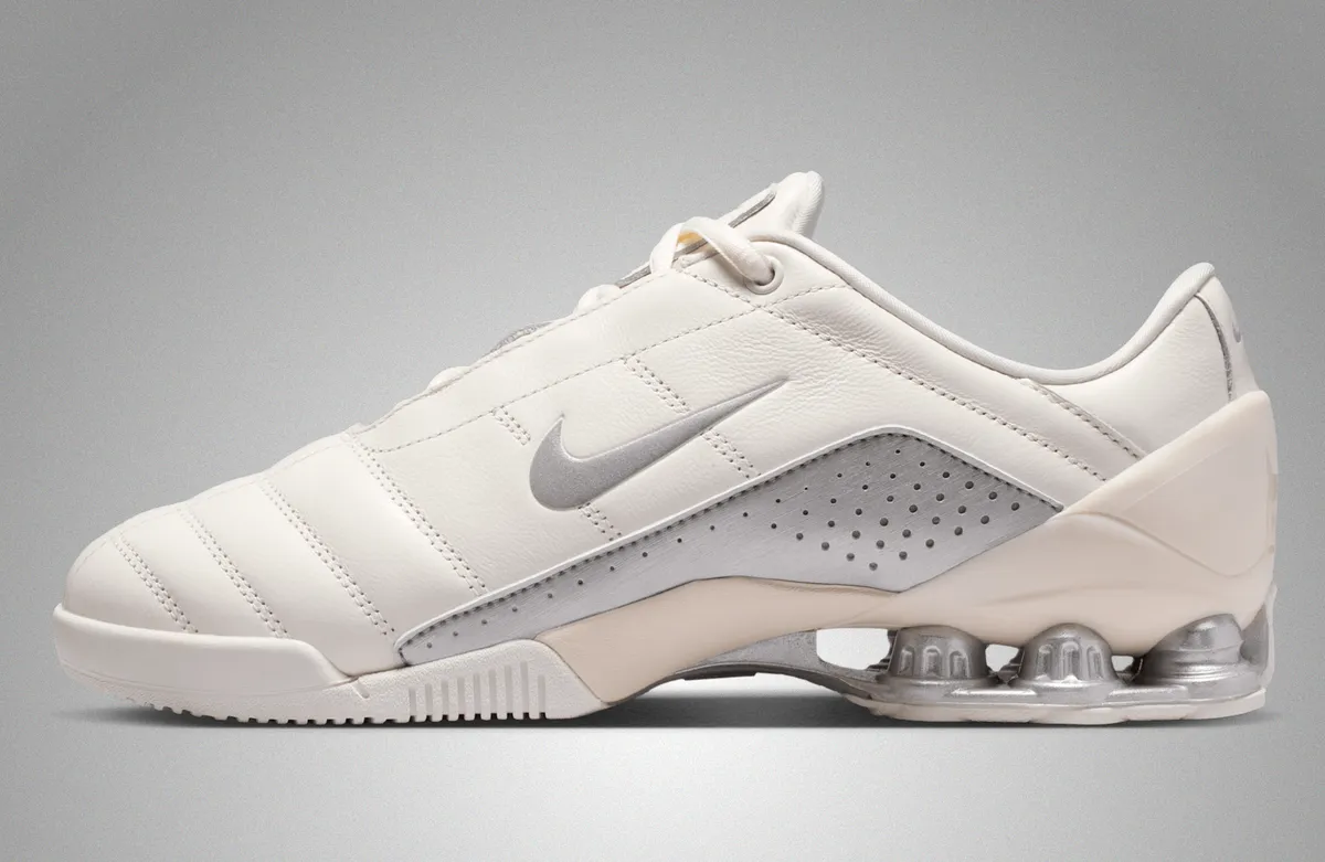 【未使用】NIKE TOTAL 90　最新カラーモデル　26cm NIKE公式】トータル 90 'Metallic Silver and Black' (HJ9351-002