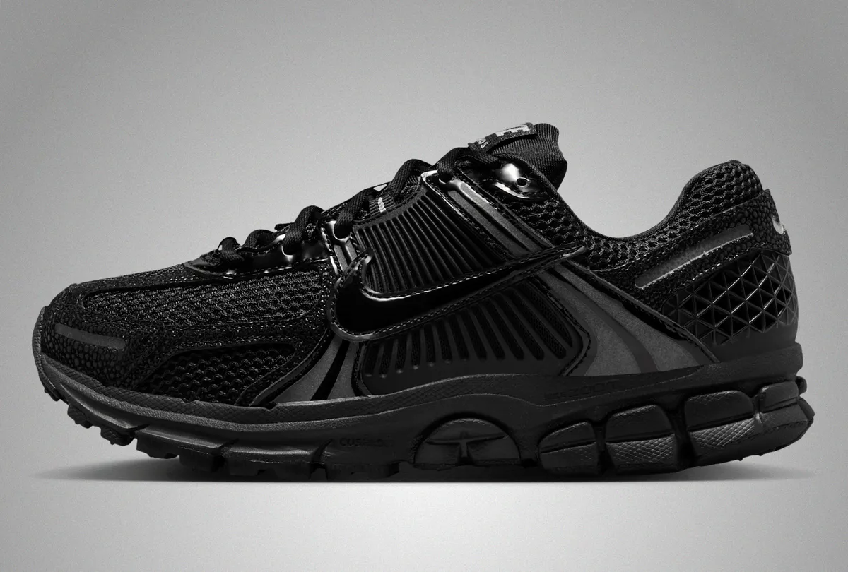 NIKE ZOOM VOMERO 5 / ナイキ ズーム ボメロ 5 Black Metallic Silver