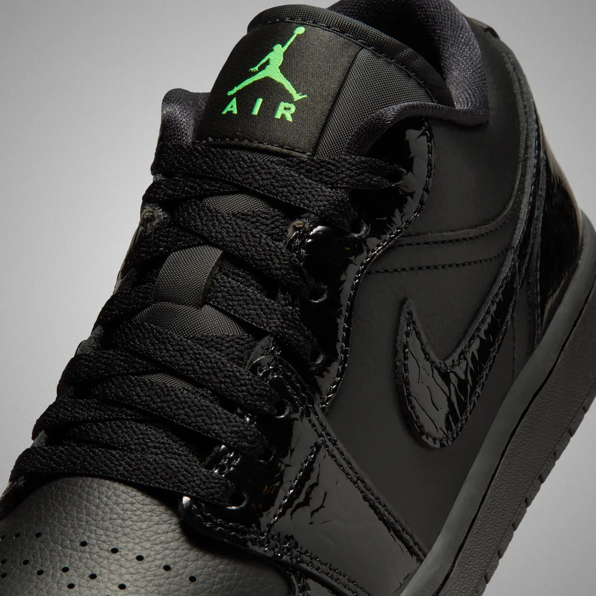 ナイキ ウィメンズ エア ジョーダン ロー パテント エレファント ブラック NIKE AIR JORDAN 1 LOW SE ブラック エアジョーダン1