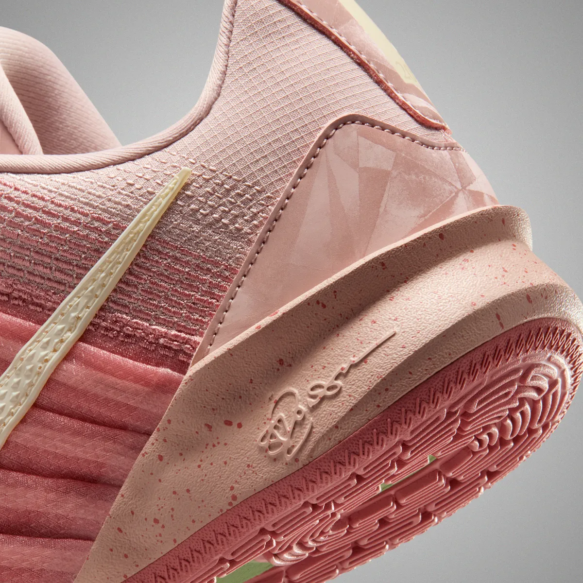 1/15発売 NIKE SABRINA 3 EP / ナイキ サブリナ 3 EP Pink Oxford Red