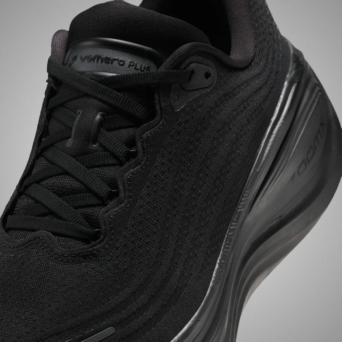 2/5発売 NIKE VOMERO PLUS / ナイキ ボメロ プラス Black Anthracite